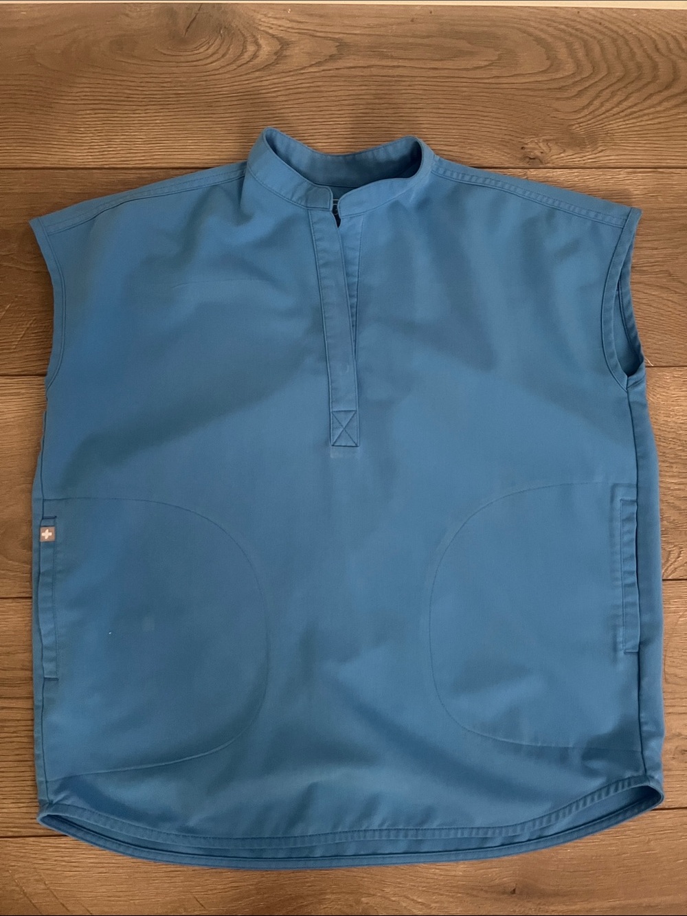 FIGS Women’s Short Sleeve Medical Top in Blue - Picture 3 of 3